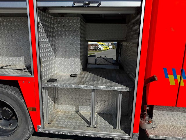 Mercedes - 1995 - 1124 - brandweerwagen - afbeelding 15 van  46