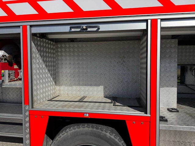 Mercedes - 1995 - 1124 - brandweerwagen - afbeelding 11 van  38