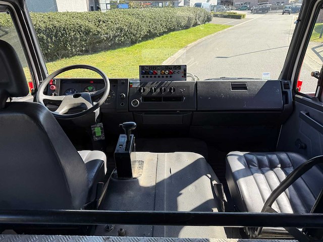 Mercedes - 1995 - 1124 - brandweerwagen - afbeelding 19 van  38