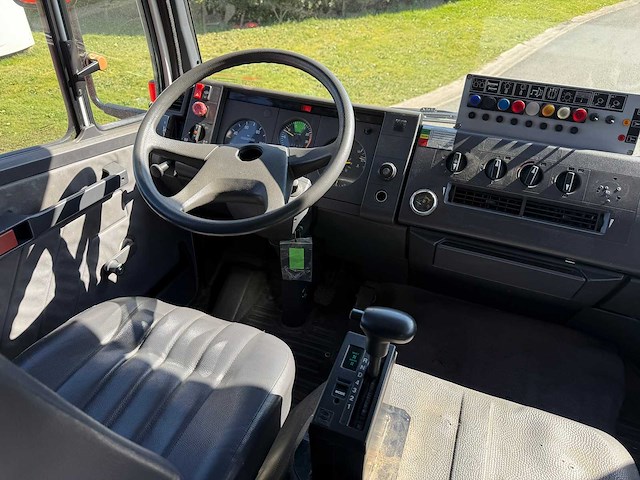 Mercedes - 1995 - 1124 - brandweerwagen - afbeelding 21 van  38