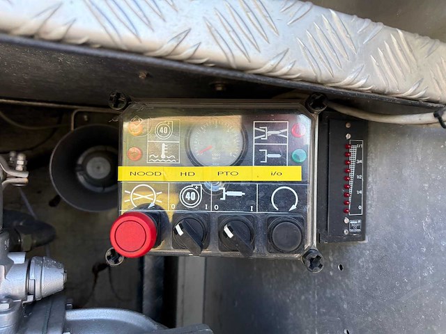 Mercedes - 1995 - 1124 - brandweerwagen - afbeelding 7 van  36