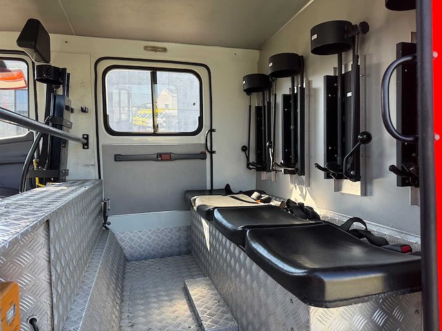 Mercedes - 1995 - 1124 - brandweerwagen - afbeelding 16 van  36