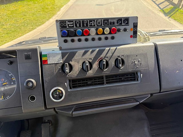 Mercedes - 1995 - 1124 - brandweerwagen - afbeelding 22 van  36