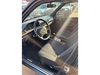 Mercedes - 1995 - e250td - w124 - personenauto - afbeelding 3 van  16