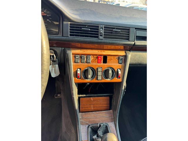 Mercedes - 1995 - e250td - w124 - personenauto - afbeelding 5 van  16
