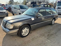 Mercedes - 1995 - e250td - w124 - personenauto - afbeelding 1 van  16