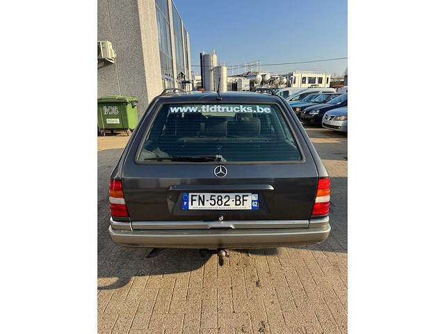 Mercedes - 1995 - e250td - w124 - personenauto - afbeelding 12 van  16