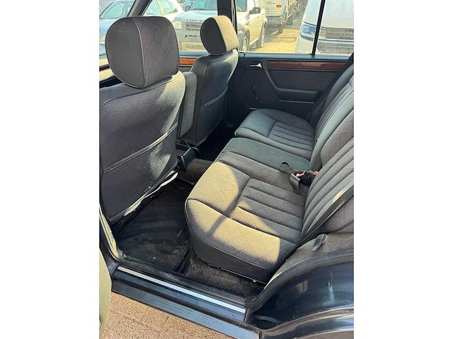Mercedes - 1995 - e250td - w124 - personenauto - afbeelding 16 van  16