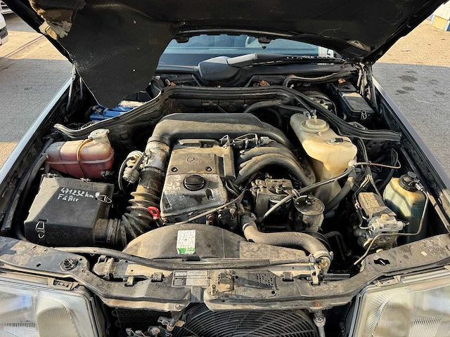 Mercedes - 1995 - e250td - w124 - personenauto - afbeelding 8 van  16