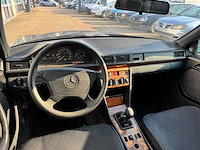 Mercedes - 1995 - e250td - w124 - personenauto - afbeelding 1 van  8