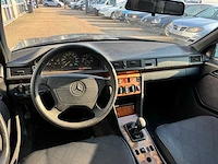 Mercedes - 1995 - e250td - w124 - personenauto - afbeelding 2 van  16