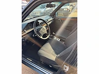 Mercedes - 1995 - e250td - w124 - personenauto - afbeelding 3 van  16