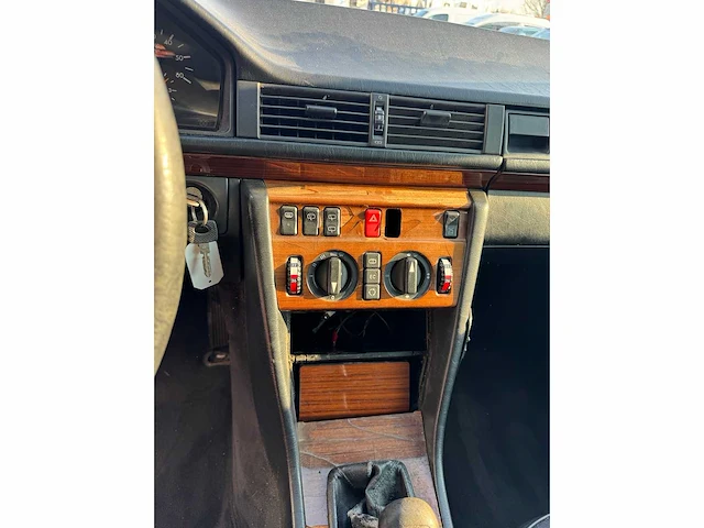 Mercedes - 1995 - e250td - w124 - personenauto - afbeelding 5 van  16