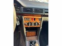 Mercedes - 1995 - e250td - w124 - personenauto - afbeelding 5 van  16