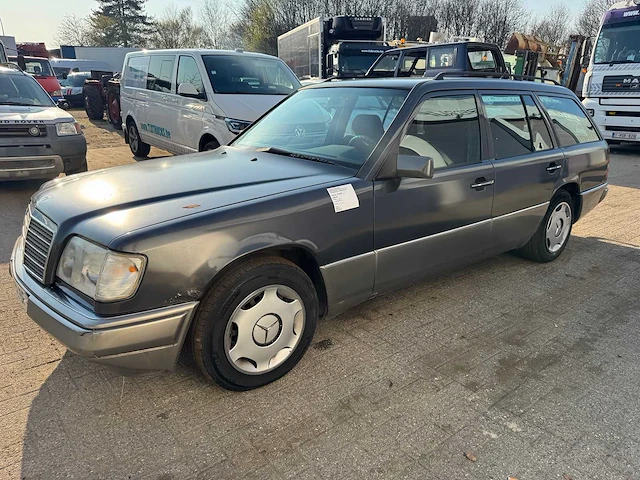 Mercedes - 1995 - e250td - w124 - personenauto - afbeelding 1 van  16