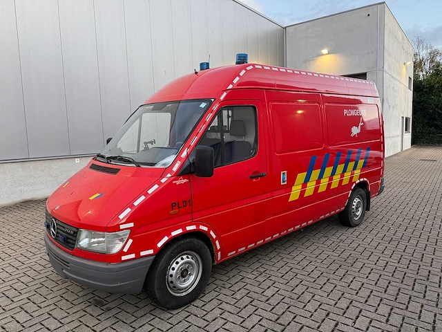 Mercedes - 1998 - 312 d - brandweerwagen - afbeelding 1 van  31