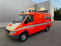 Mercedes - 2000 - 312 d - brandweerwagen - afbeelding 1 van  35