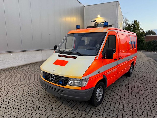 Mercedes - 2000 - 312 d - brandweerwagen - afbeelding 30 van  35