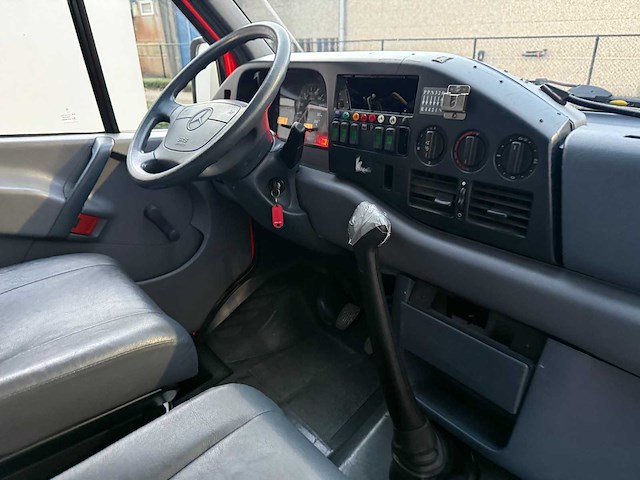 Mercedes - 2000 - 312 d - brandweerwagen - afbeelding 14 van  35