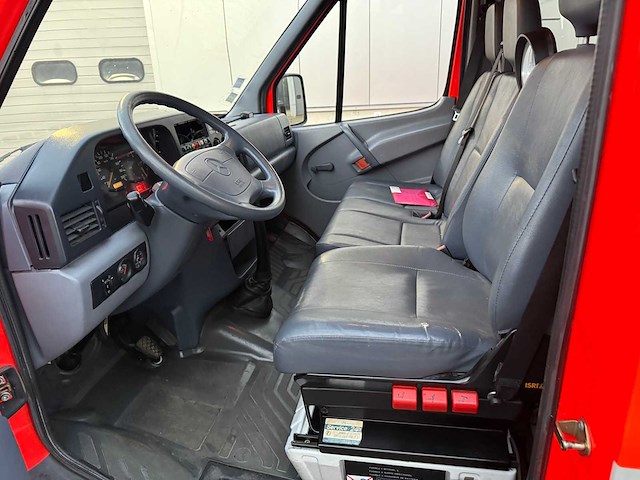Mercedes - 2000 - 312 d - brandweerwagen - afbeelding 15 van  35