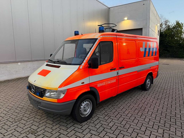 Mercedes - 2000 - 312 d - brandweerwagen - afbeelding 12 van  35