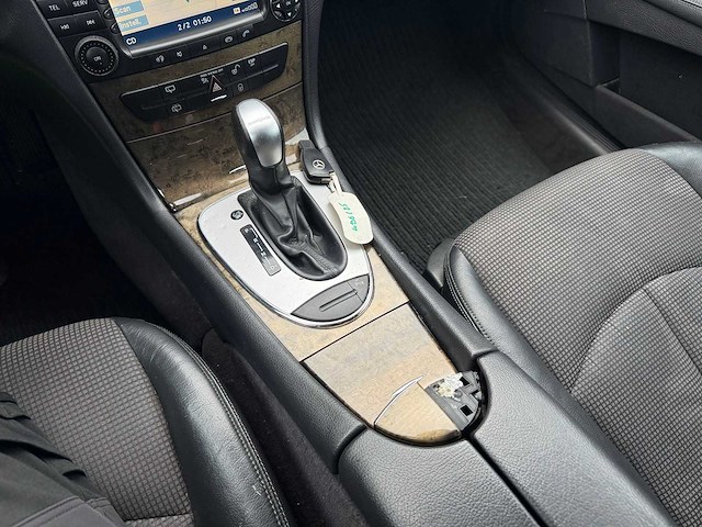 Mercedes - 2006 - e220 cdi - personenauto - afbeelding 10 van  24