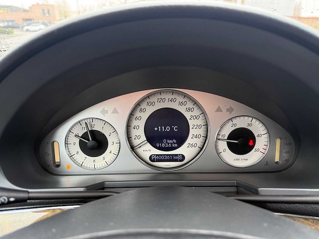 Mercedes - 2006 - e220 cdi - personenauto - afbeelding 13 van  24