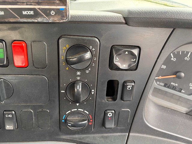 Mercedes - 2007 - 1829k - vrachtwagen - afbeelding 6 van  29