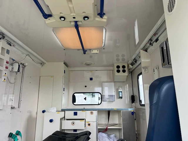 Mercedes - 2008 - sprinter 318 cdi - ambulance - afbeelding 10 van  44