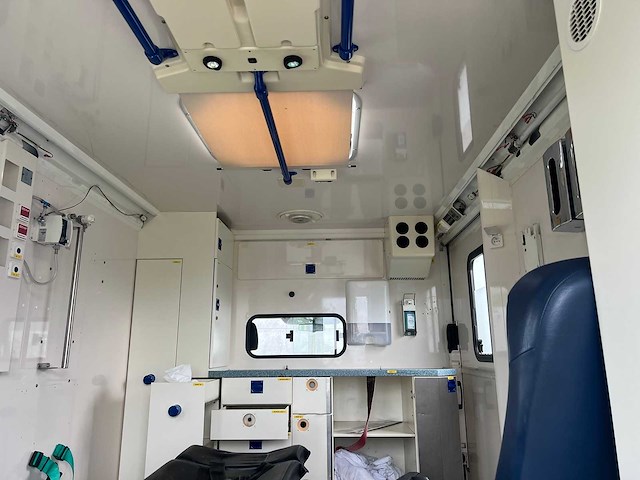 Mercedes - 2008 - sprinter 318 cdi - ambulance - afbeelding 10 van  44
