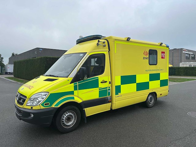 Mercedes - 2008 - sprinter 318 cdi - ambulance - afbeelding 1 van  44