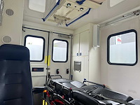 Mercedes - 2008 - sprinter 318 cdi - ambulance - afbeelding 14 van  44