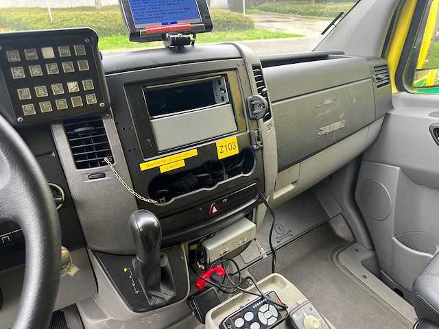 Mercedes - 2008 - sprinter 318 cdi - ambulance - afbeelding 30 van  44