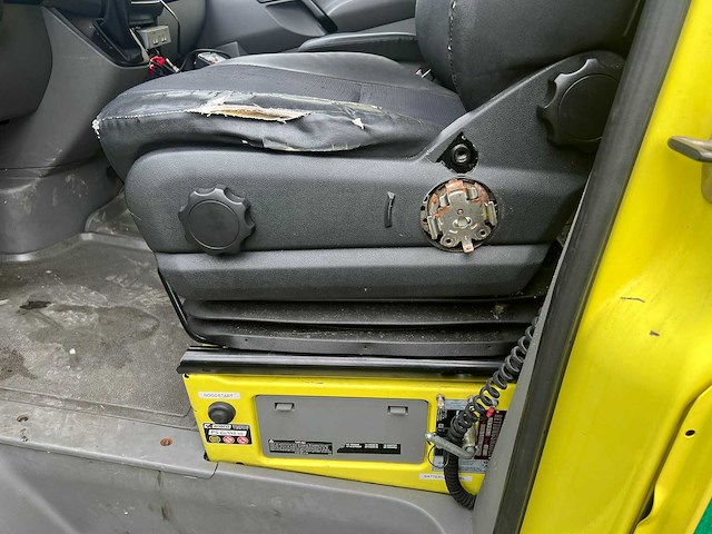 Mercedes - 2008 - sprinter 318 cdi - ambulance - afbeelding 31 van  44