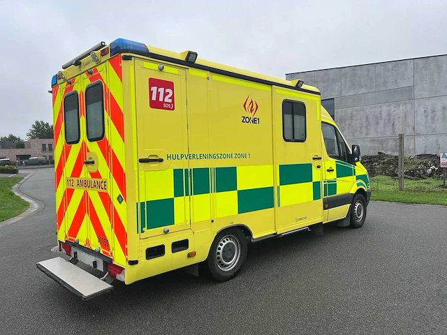 Mercedes - 2008 - sprinter 318 cdi - ambulance - afbeelding 43 van  44
