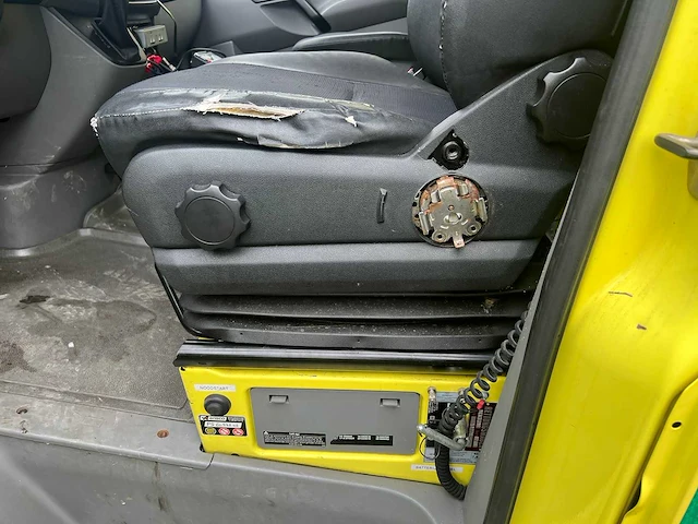 Mercedes - 2008 - sprinter 318 cdi - ambulance - afbeelding 20 van  44