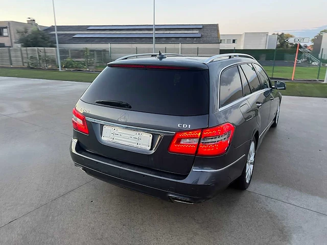 Mercedes - 2012 - e200 cdi - break - personenauto - afbeelding 3 van  31