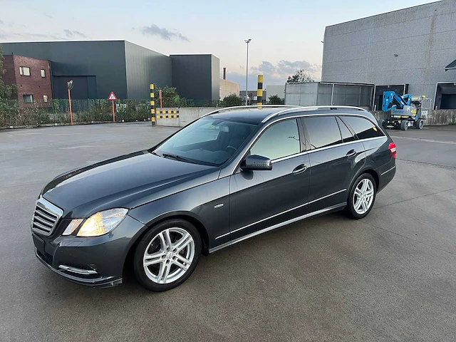 Mercedes - 2012 - e200 cdi - break - personenauto - afbeelding 1 van  31