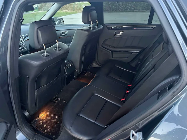 Mercedes - 2012 - e200 cdi - break - personenauto - afbeelding 16 van  31