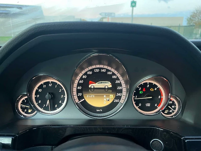 Mercedes - 2012 - e200 cdi - break - personenauto - afbeelding 28 van  31