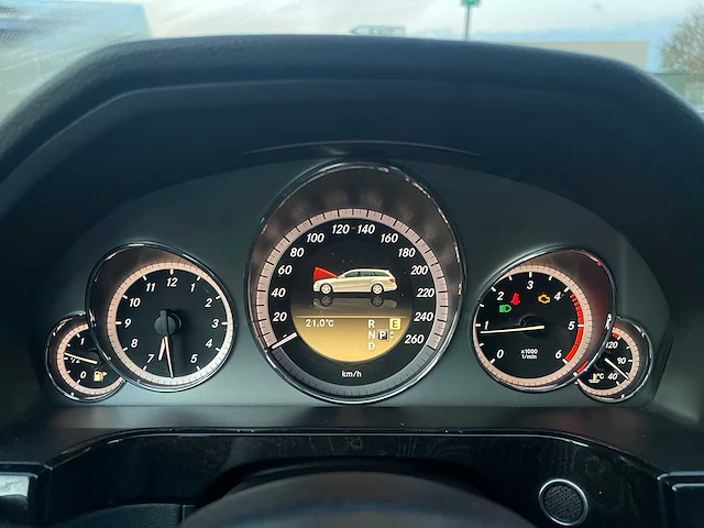 Mercedes - 2012 - e200 cdi - break - personenauto - afbeelding 19 van  31