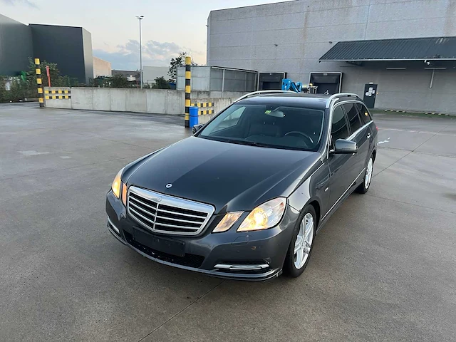 Mercedes - 2012 - e200 cdi - break - personenauto - afbeelding 21 van  31