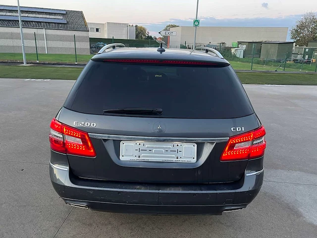 Mercedes - 2012 - e200 cdi - break - personenauto - afbeelding 19 van  31