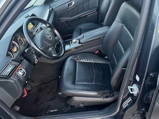 Mercedes - 2012 - e200 cdi - break - personenauto - afbeelding 2 van  31