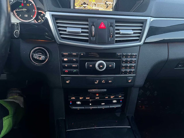 Mercedes - 2012 - e200 cdi - break - personenauto - afbeelding 5 van  31