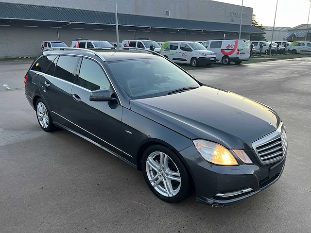 Mercedes - 2012 - e200 cdi - break - personenauto - afbeelding 13 van  31
