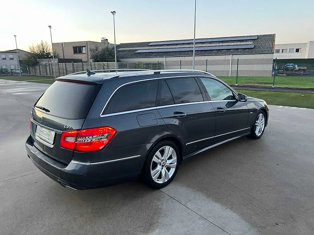 Mercedes - 2012 - e200 cdi - break - personenauto - afbeelding 14 van  31
