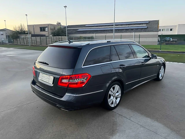 Mercedes - 2012 - e200 cdi - break - personenauto - afbeelding 15 van  31