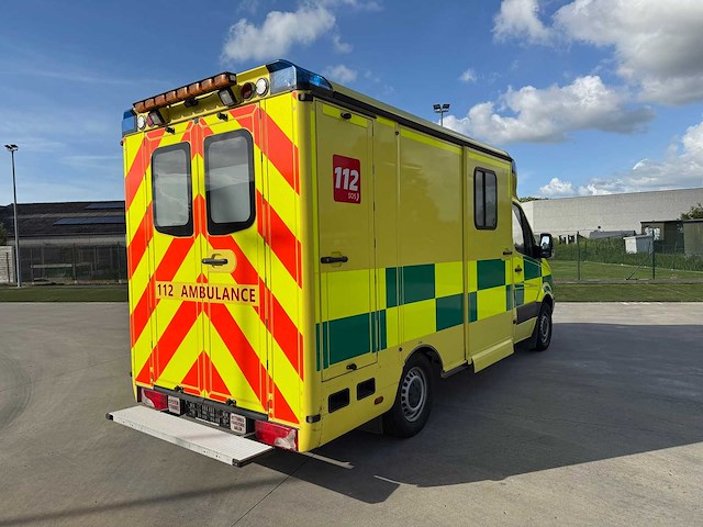 Mercedes - 2013 - 315 cdi - ambulance - personenauto - afbeelding 2 van  42