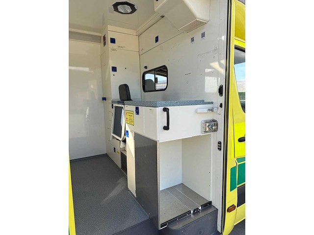 Mercedes - 2013 - 315 cdi - ambulance - personenauto - afbeelding 16 van  42